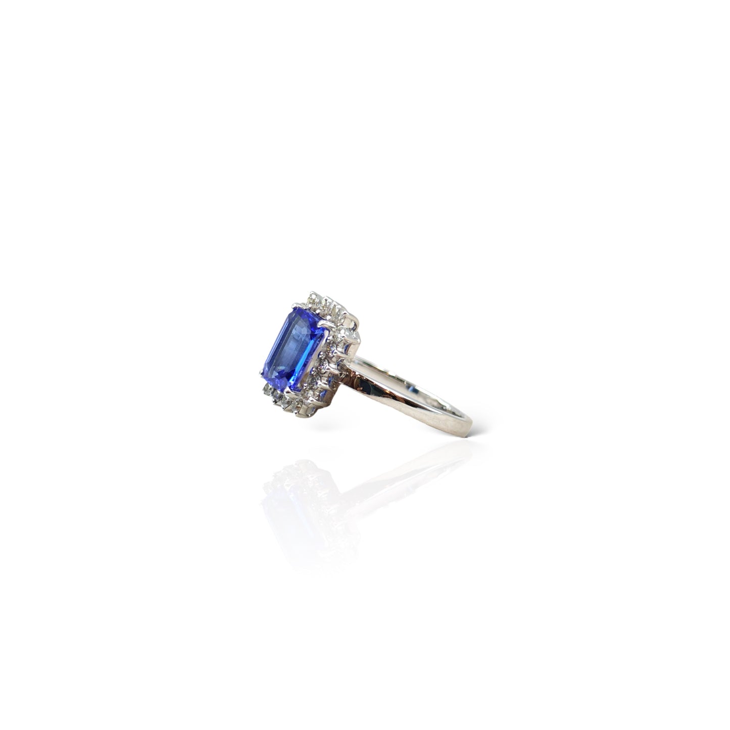 Tanzanite & Diamond Ring