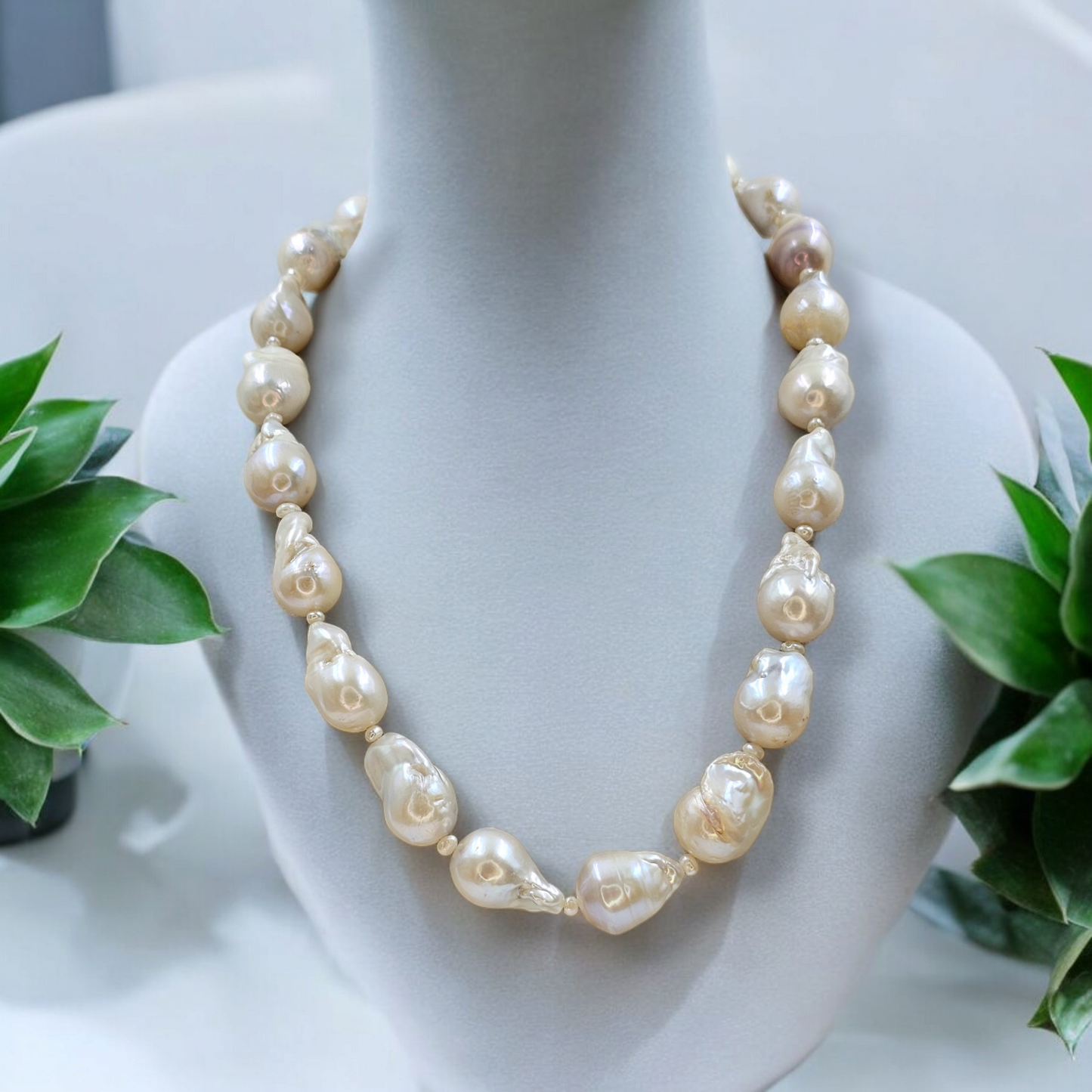 Baroque Pearl String