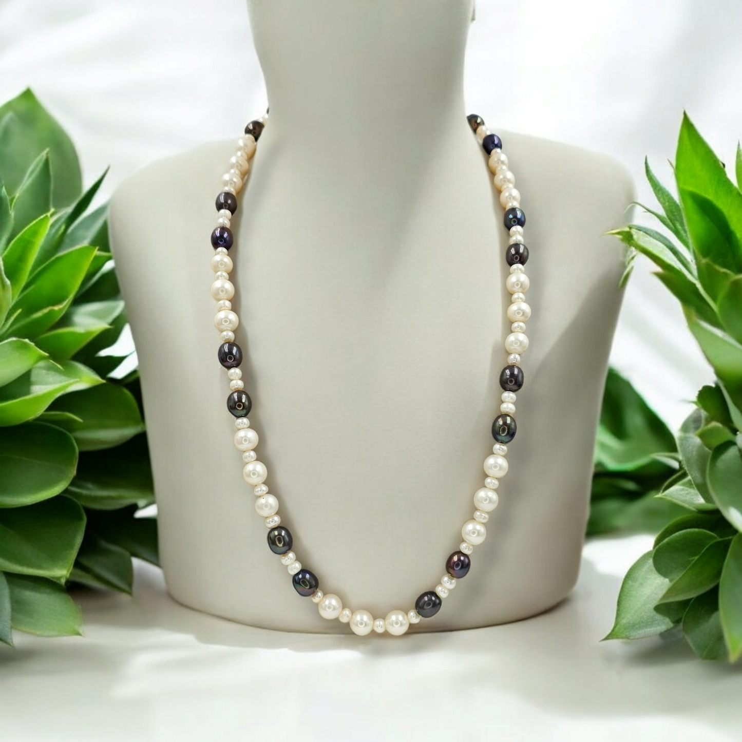 Black & white Pearl String